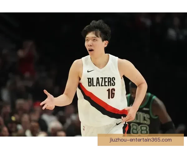 杨瀚森赛后与裁判工作人员握手并收回混音队比赛用球展现社交魅力 杨瀚森赛后与裁判工作人员握手并收回混音队比赛用球展现社交魅力